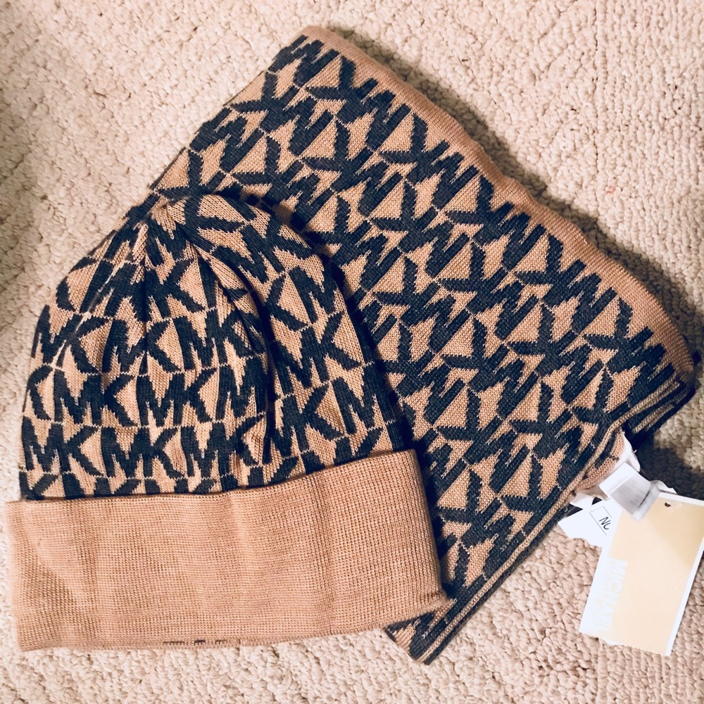 Michael by Michael Kors Hat and Scarf set